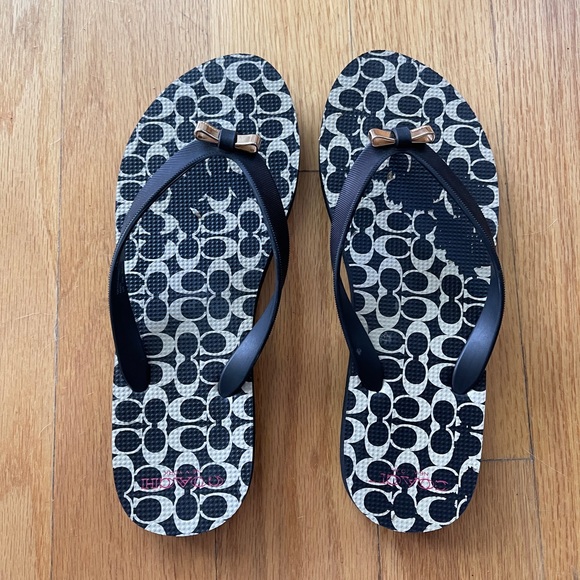 Coach Flipflops Slippers - Picture 3 of 3